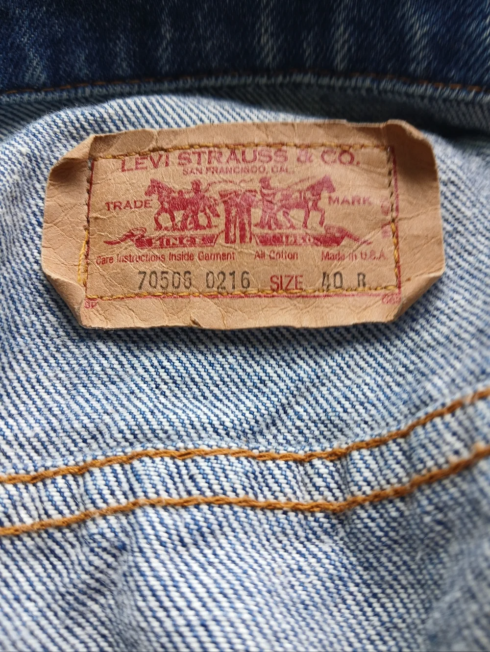 Levi's Vintage Size 40R Made In USA Medium Blue Denim Jacket